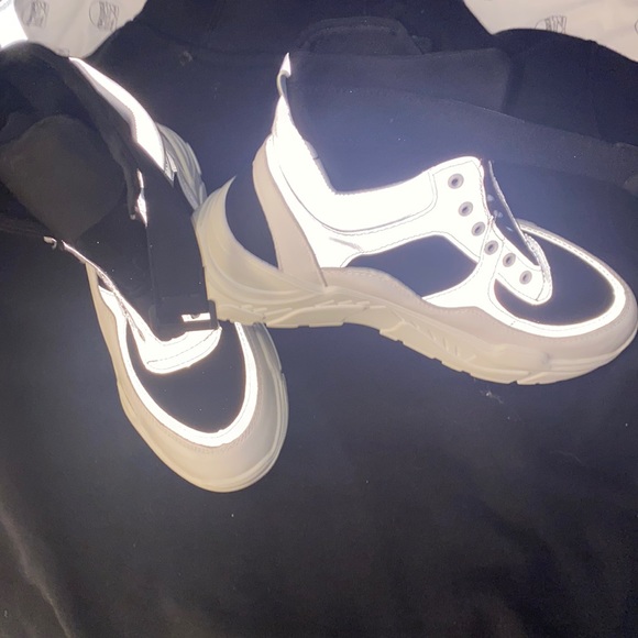 New - Picture 1 of 2